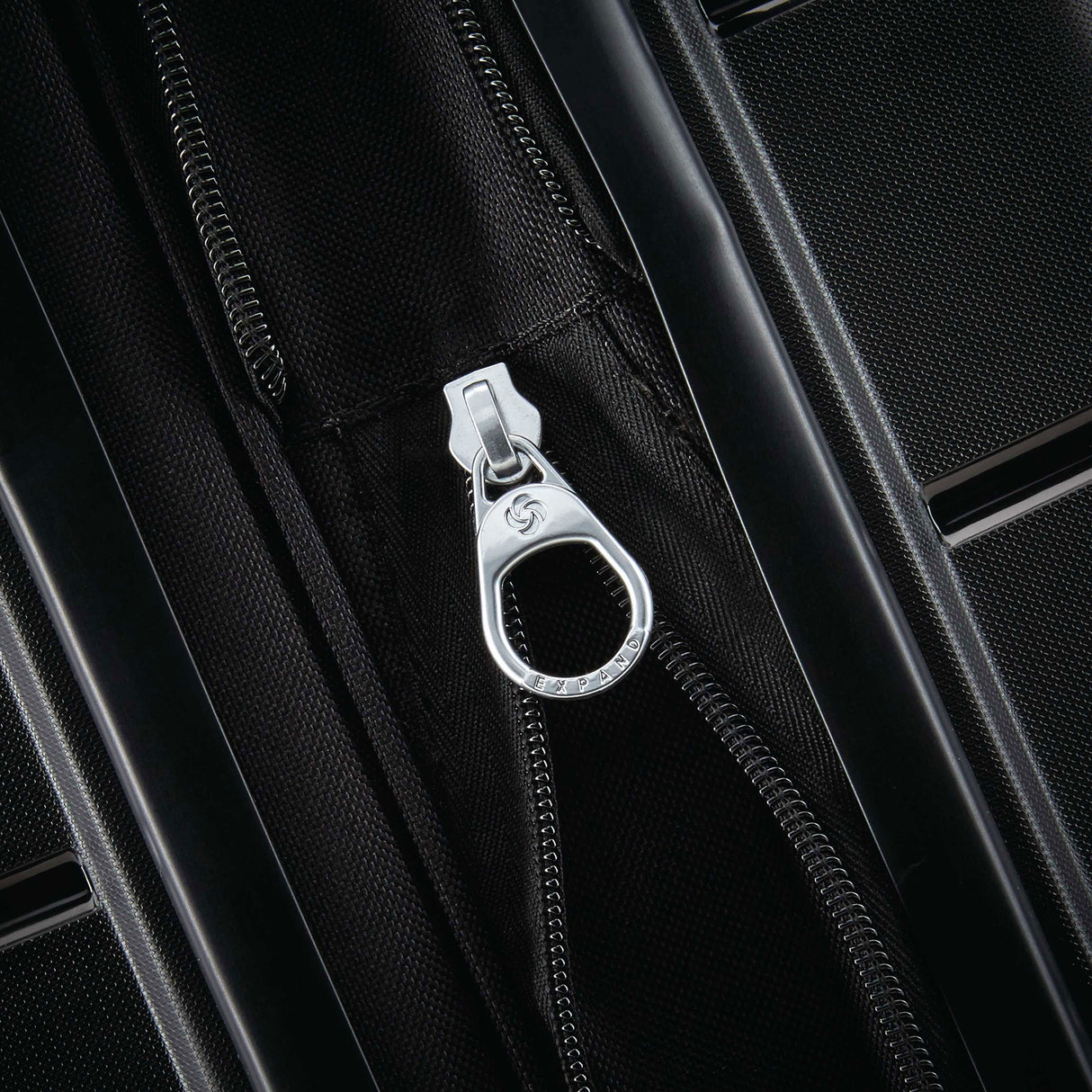 Samsonite Freeform Medium Spinner , , 782561041_24Spin_4_Expand_34dc2f6f-0fbe-4f03-aeb8-c670c916564a
