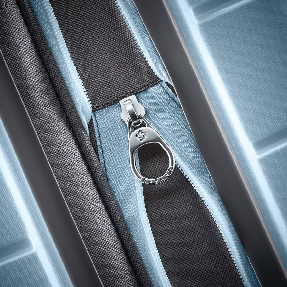 Samsonite Freeform Carry-on Spinner